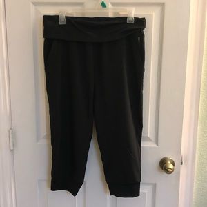 Fabletics Yoga Capri Jogger M